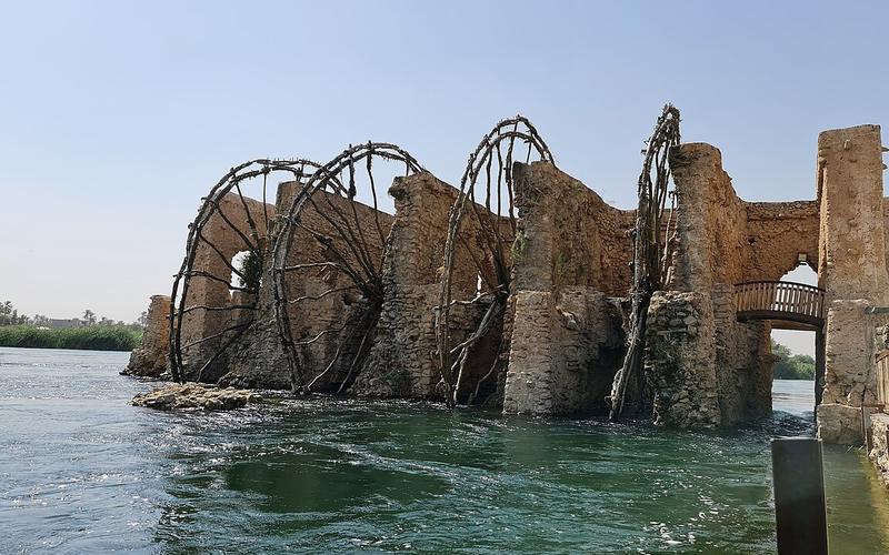 Hit and its waterwheels 1